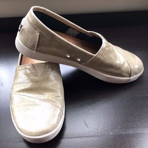 TOMS Avalon